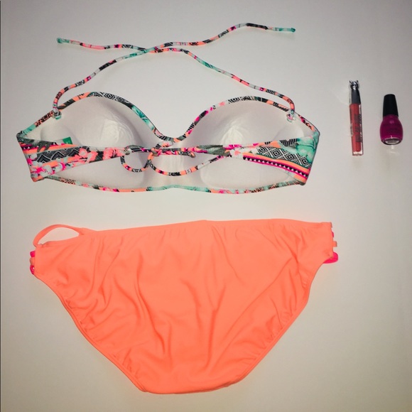 2 piece bikini. - Picture 3 of 6